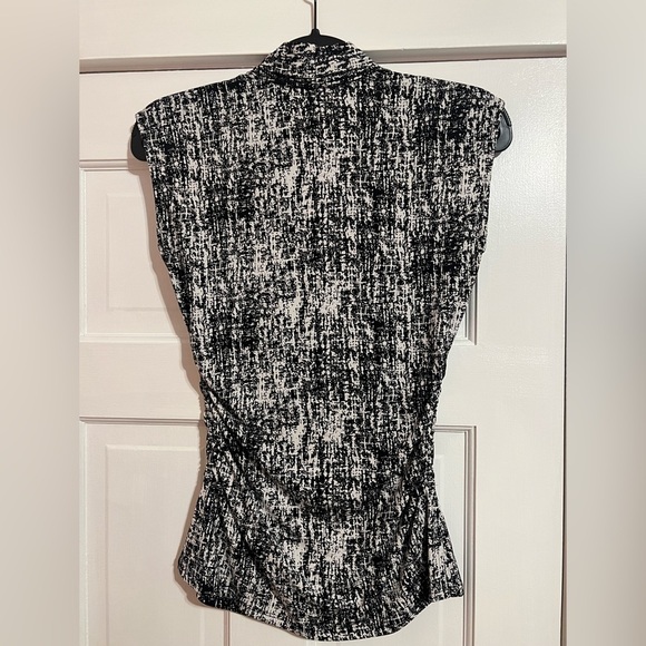 #2 VINCE CAMUTO • SLEEVELESS BLOUSE • ABSTRACT - Picture 2 of 4